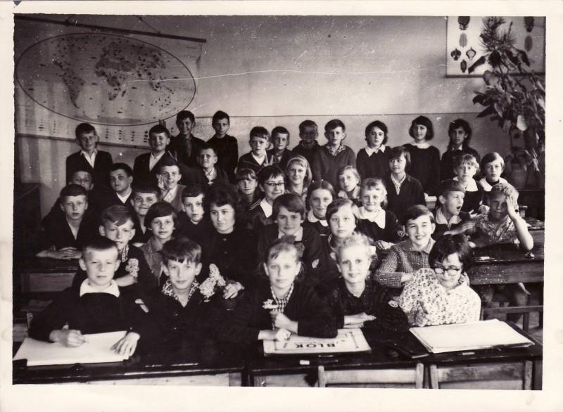 Absolwenci_1964_65