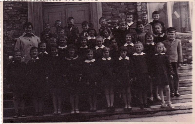 Klasa_I_do_IV_Absolwentow_1964_65