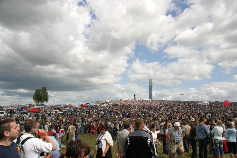 Click for original image 77k 825x550